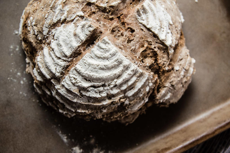 Roggen-Dinkelbrot mit Sauerteig und Körnern